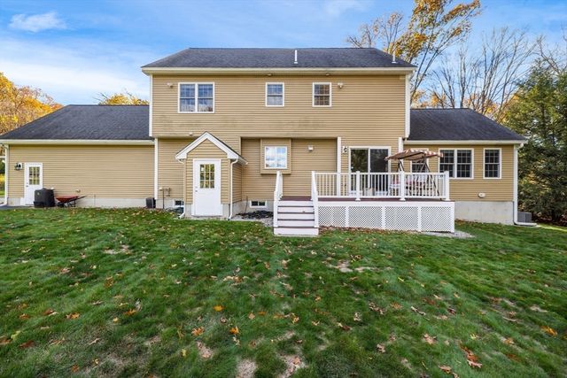 11 Checkerberry Ln, Chelmsford, MA 01824