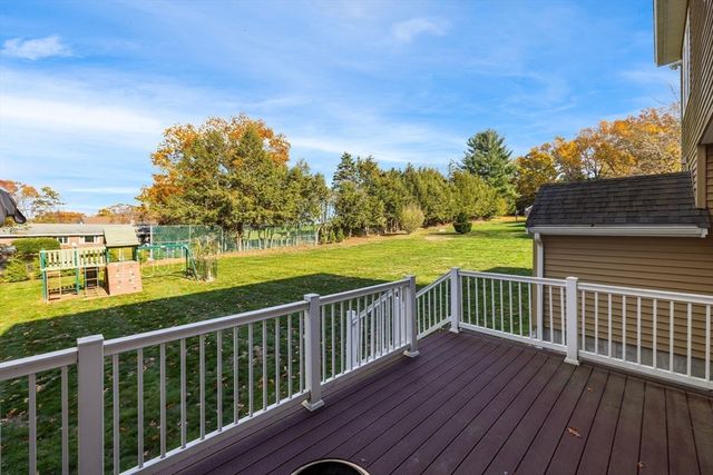 11 Checkerberry Ln, Chelmsford, MA 01824