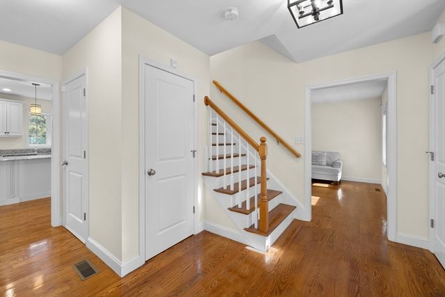 11 Checkerberry Ln, Chelmsford, MA 01824