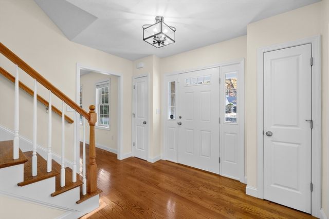 11 Checkerberry Ln, Chelmsford, MA 01824