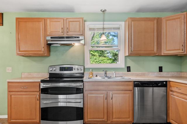 7 Mack Street, Bedford, NH 03110