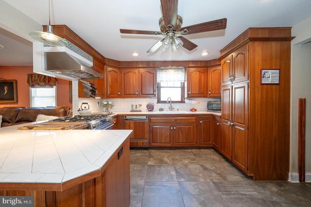 526 EGYPT RD, Phoenixville, PA 19460