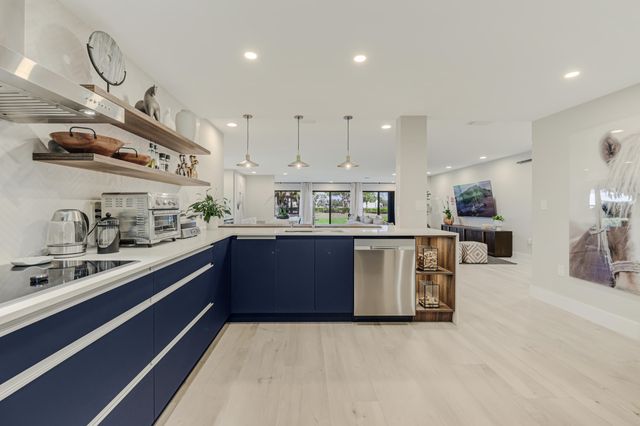 2835 Polo Island H103, Wellington, FL 33414