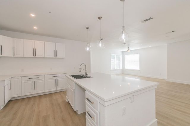3908 Vilbig Road, Dallas, TX 75212