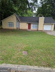 8997 Huntwood Lane, Riverdale, GA 30274