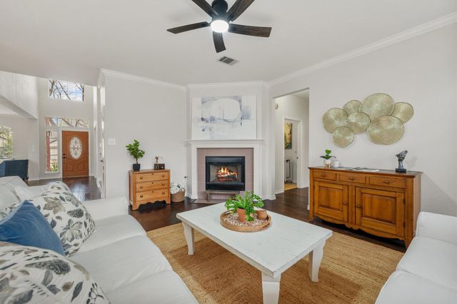 4223 Kingsburg DR, Round Rock, TX 78681