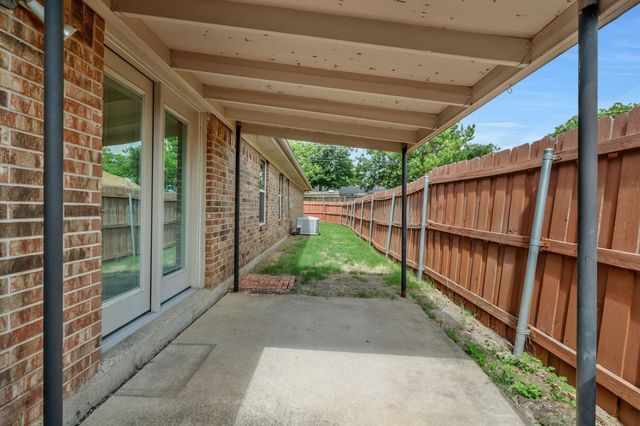 306 Crowe Drive, Euless, TX 76040
