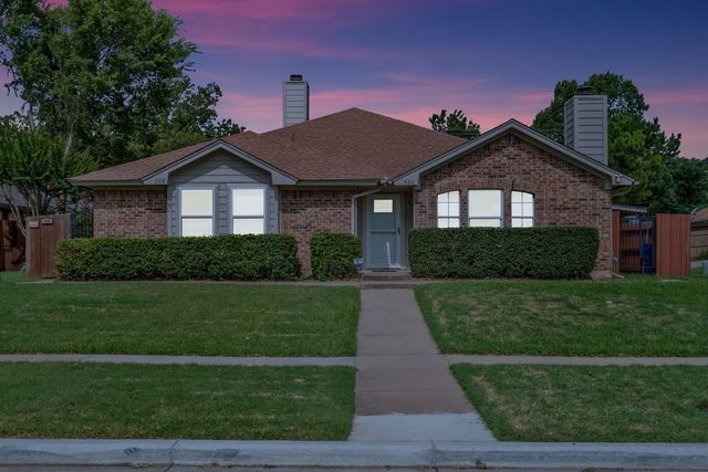 306 Crowe Drive, Euless, TX 76040