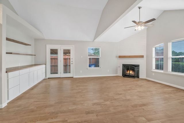 306 Crowe Drive, Euless, TX 76040