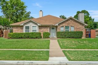 306 Crowe Drive, Euless, TX 76040