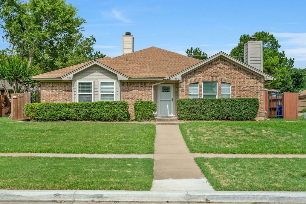 306 Crowe Drive, Euless, TX 76040