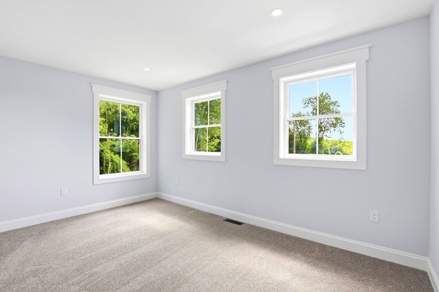 16 Spruce Pond Drive, Strafford, NH 03884