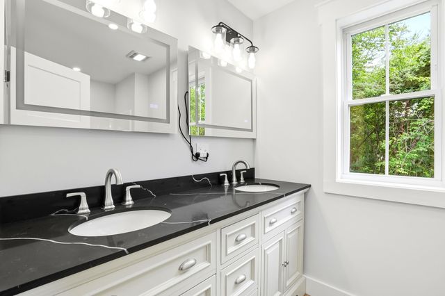 16 Spruce Pond Drive, Strafford, NH 03884