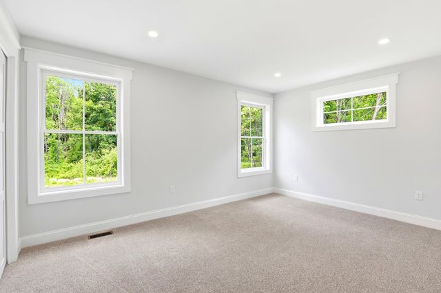 16 Spruce Pond Drive, Strafford, NH 03884