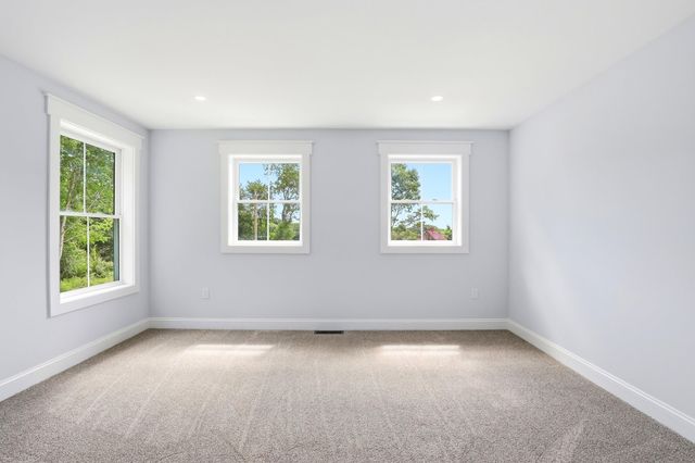 16 Spruce Pond Drive, Strafford, NH 03884