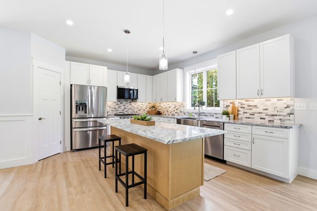 16 Spruce Pond Drive, Strafford, NH 03884