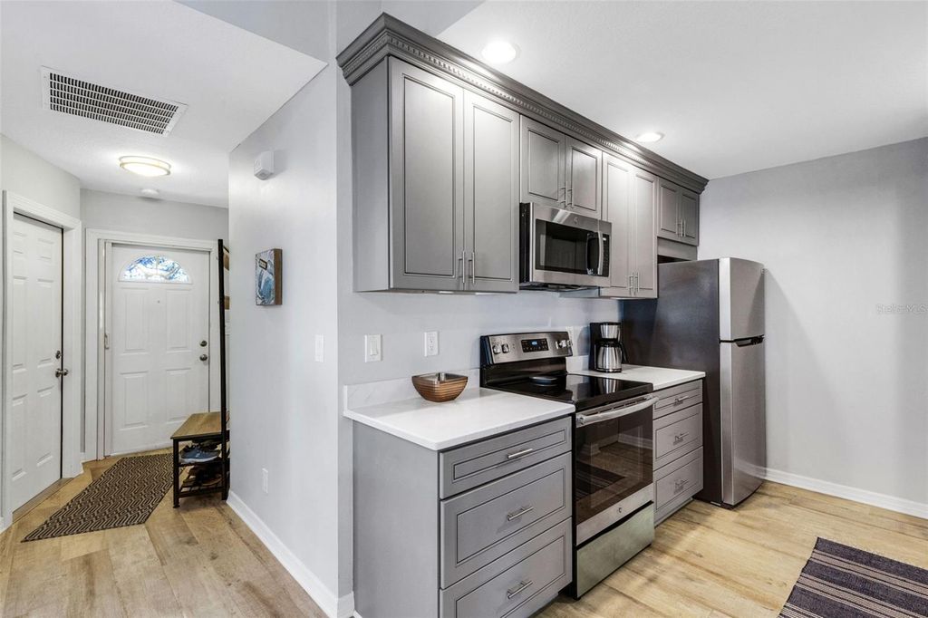 Image 16 of property listing at 248 51ST STREET CIRCLE E, Palmetto, FL 34221