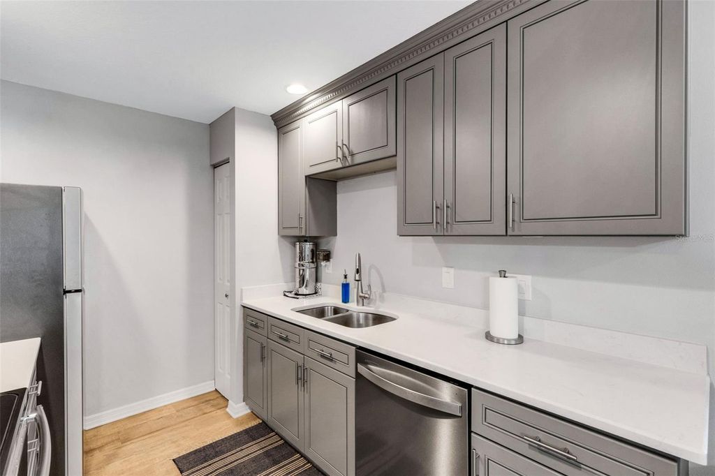 Image 19 of property listing at 248 51ST STREET CIRCLE E, Palmetto, FL 34221