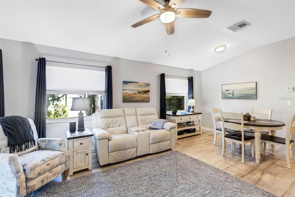 Image 8 of property listing at 248 51ST STREET CIRCLE E, Palmetto, FL 34221