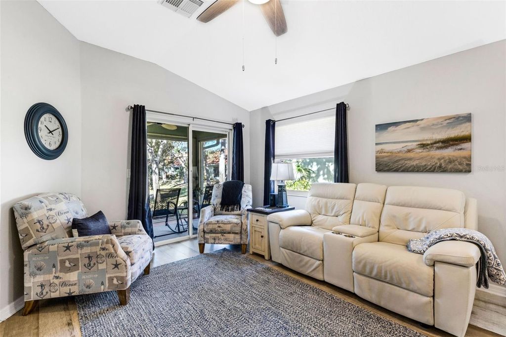 Image 10 of property listing at 248 51ST STREET CIRCLE E, Palmetto, FL 34221