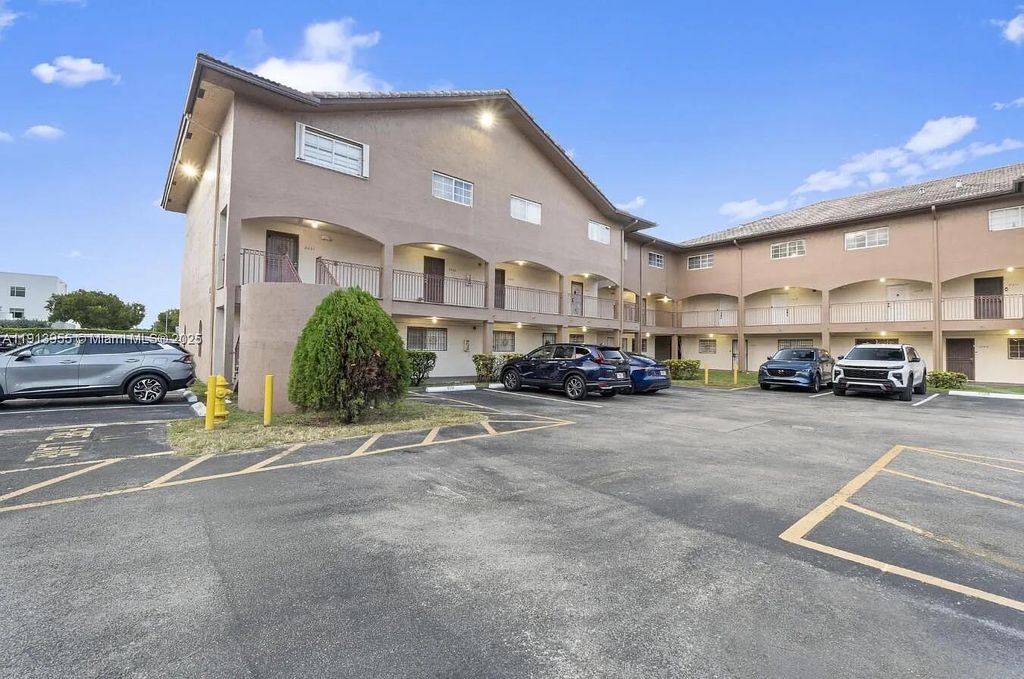 8851 NW 119th Street Apt 4203, Hialeah, FL 33018