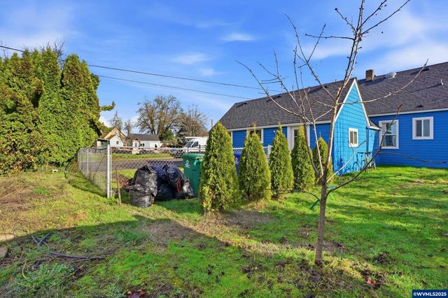 789 Hall St, Woodburn, OR 97071