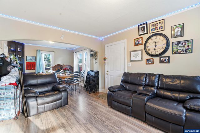 789 Hall St, Woodburn, OR 97071