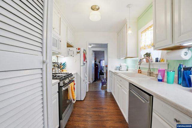 789 Hall St, Woodburn, OR 97071