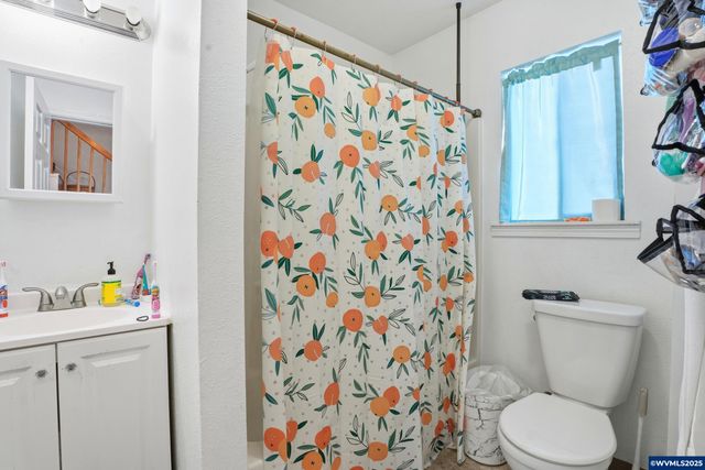 789 Hall St, Woodburn, OR 97071