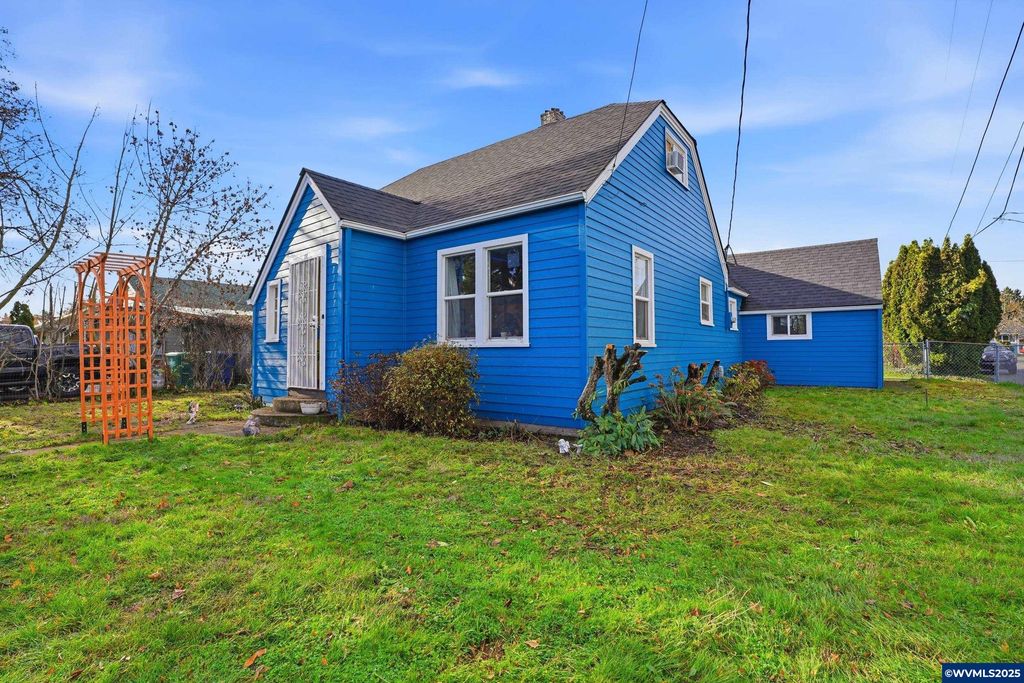 789 Hall St, Woodburn, OR 97071