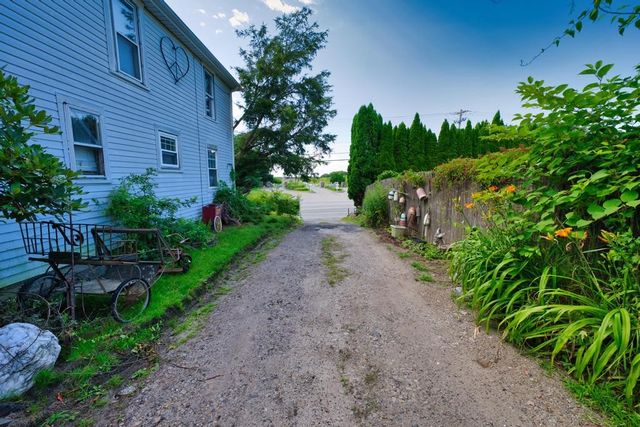 898 Main Road, Tiverton, RI 02878