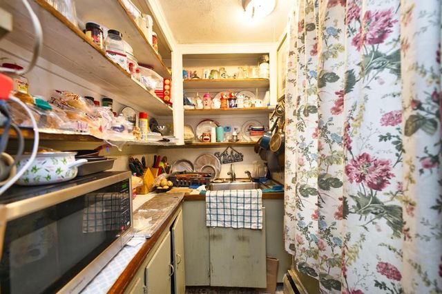 898 Main Road, Tiverton, RI 02878