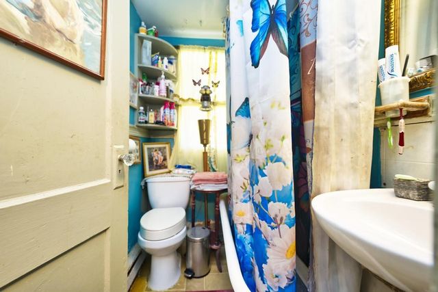 898 Main Road, Tiverton, RI 02878