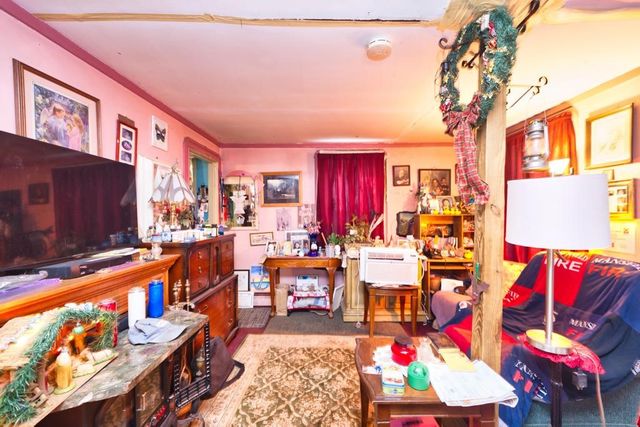 898 Main Road, Tiverton, RI 02878