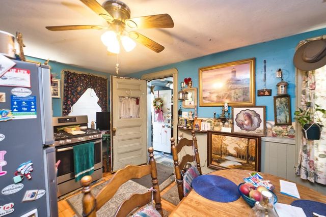 898 Main Road, Tiverton, RI 02878