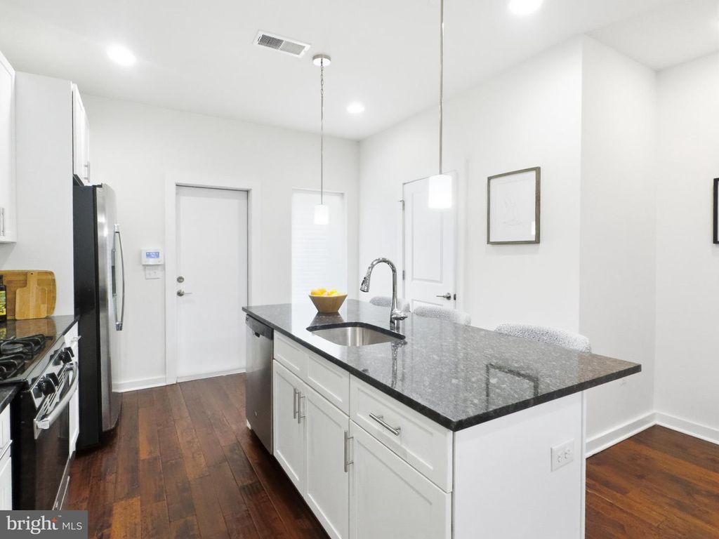 1643 N RANDOLPH ST, PHILADELPHIA, PA 19122 — photo 4