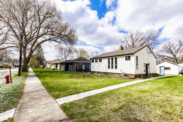 433 Elmwood Avenue S, Fargo, ND 58103