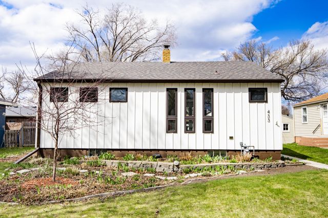 433 Elmwood Avenue S, Fargo, ND 58103