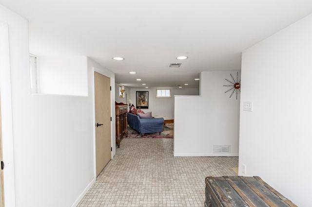 433 Elmwood Avenue S, Fargo, ND 58103