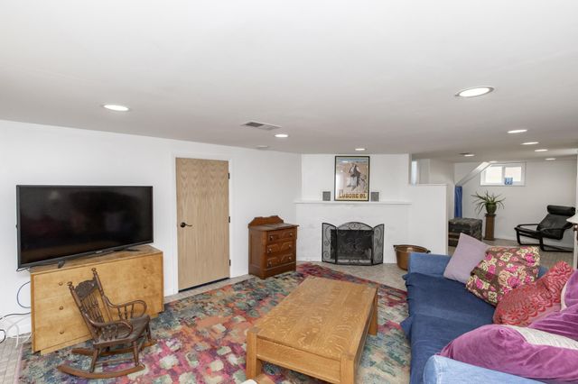 433 Elmwood Avenue S, Fargo, ND 58103