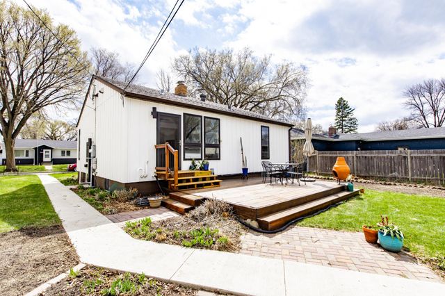 433 Elmwood Avenue S, Fargo, ND 58103