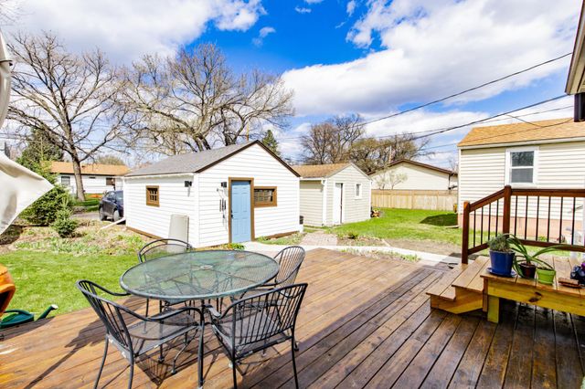 433 Elmwood Avenue S, Fargo, ND 58103
