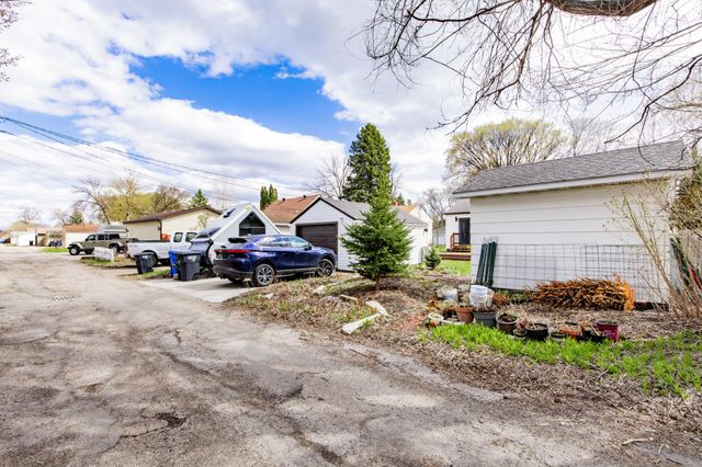 433 Elmwood Avenue S, Fargo, ND 58103