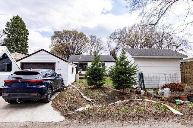 433 Elmwood Avenue S, Fargo, ND 58103