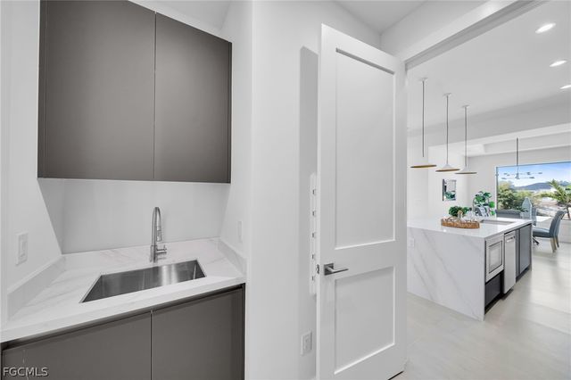 332 SW 26th AVE, Cape Coral, FL 33991