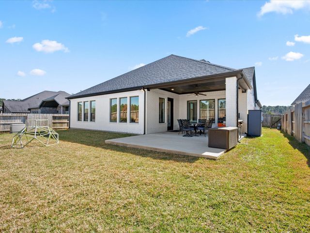 605 Ashbrook Ridge Lane, Pinehurst, TX 77362