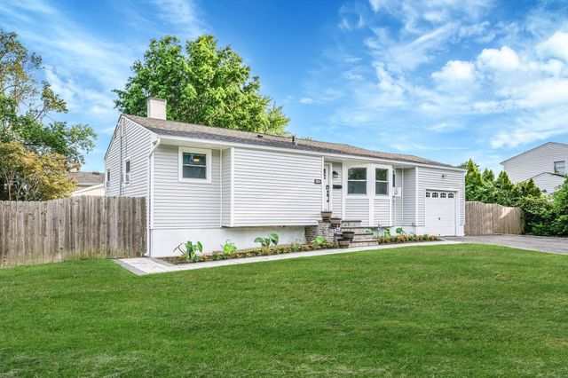 1402 Wave Avenue, Medford, NY 11763