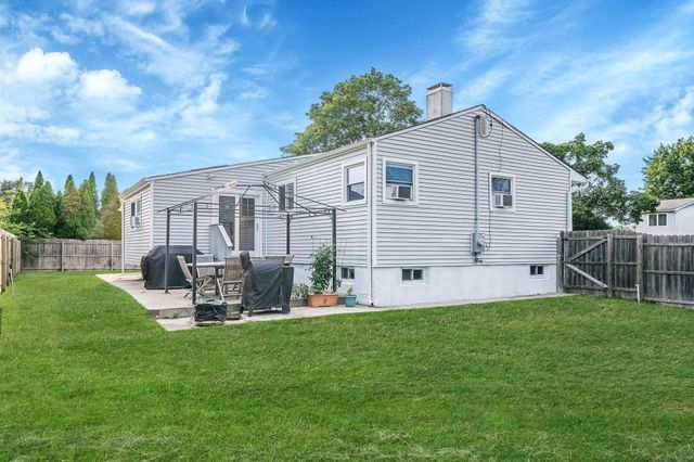 1402 Wave Avenue, Medford, NY 11763