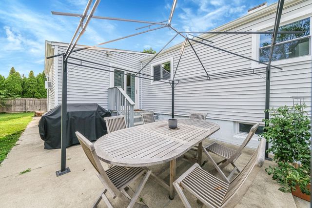 1402 Wave Avenue, Medford, NY 11763