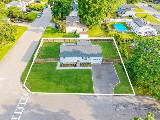1402 Wave Avenue, Medford, NY 11763